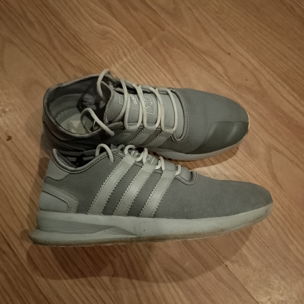 adidas Light Gray Men's Low-Top Lace-Up Sneakers